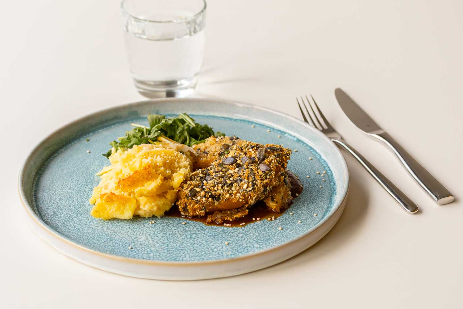 Kürbis in Kürbiskern-Quinoamantel