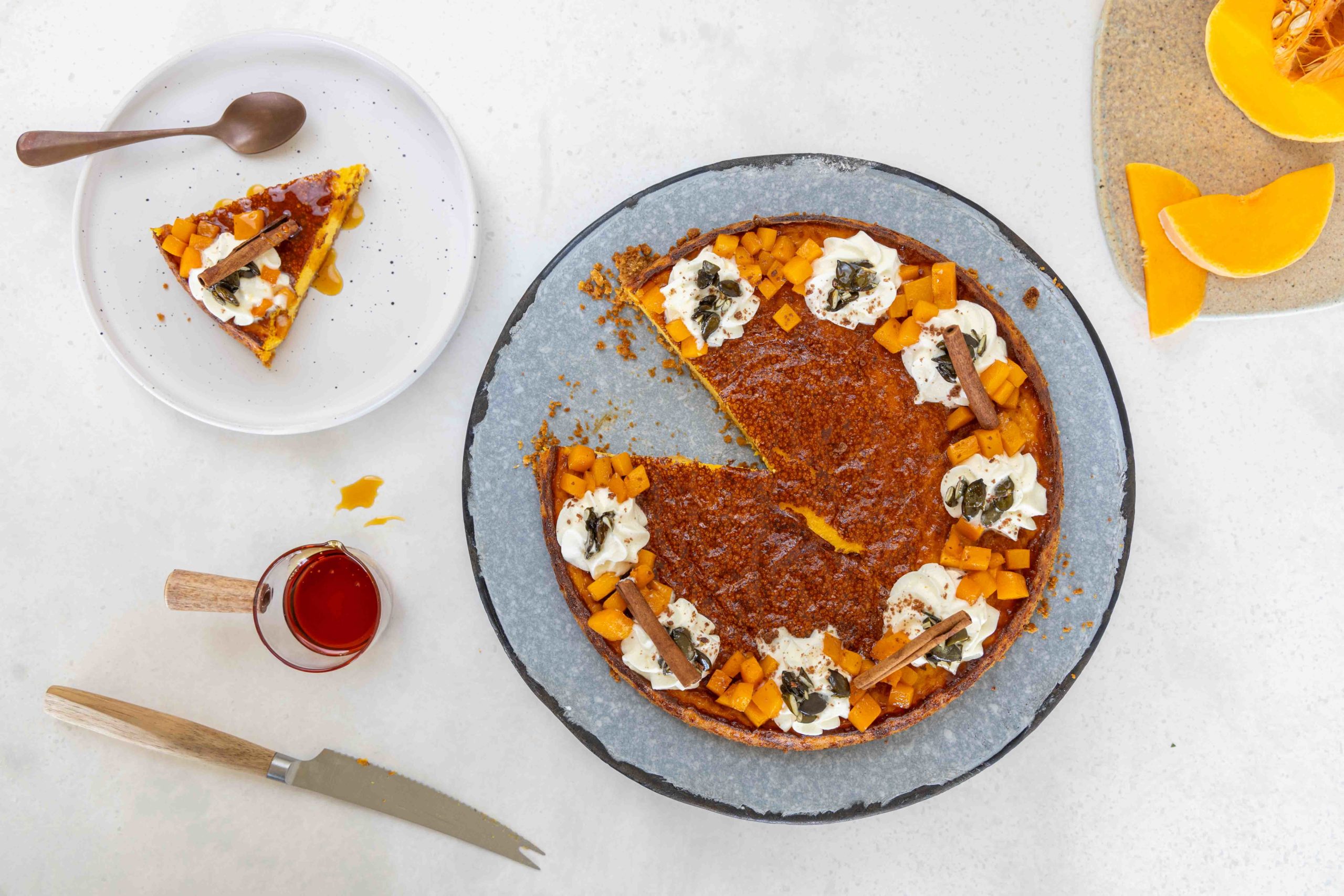 Veganer Cheesecake mit Kürbis-Frischkäse-Füllung