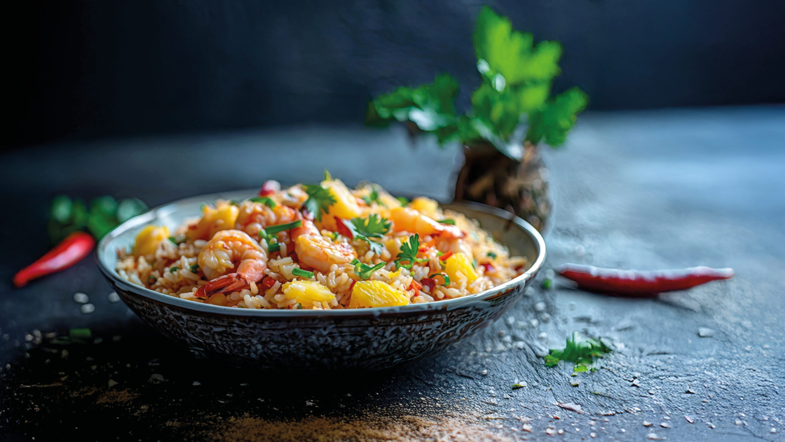Kalter Ananas-Crevetten Salat auf Reisbasis